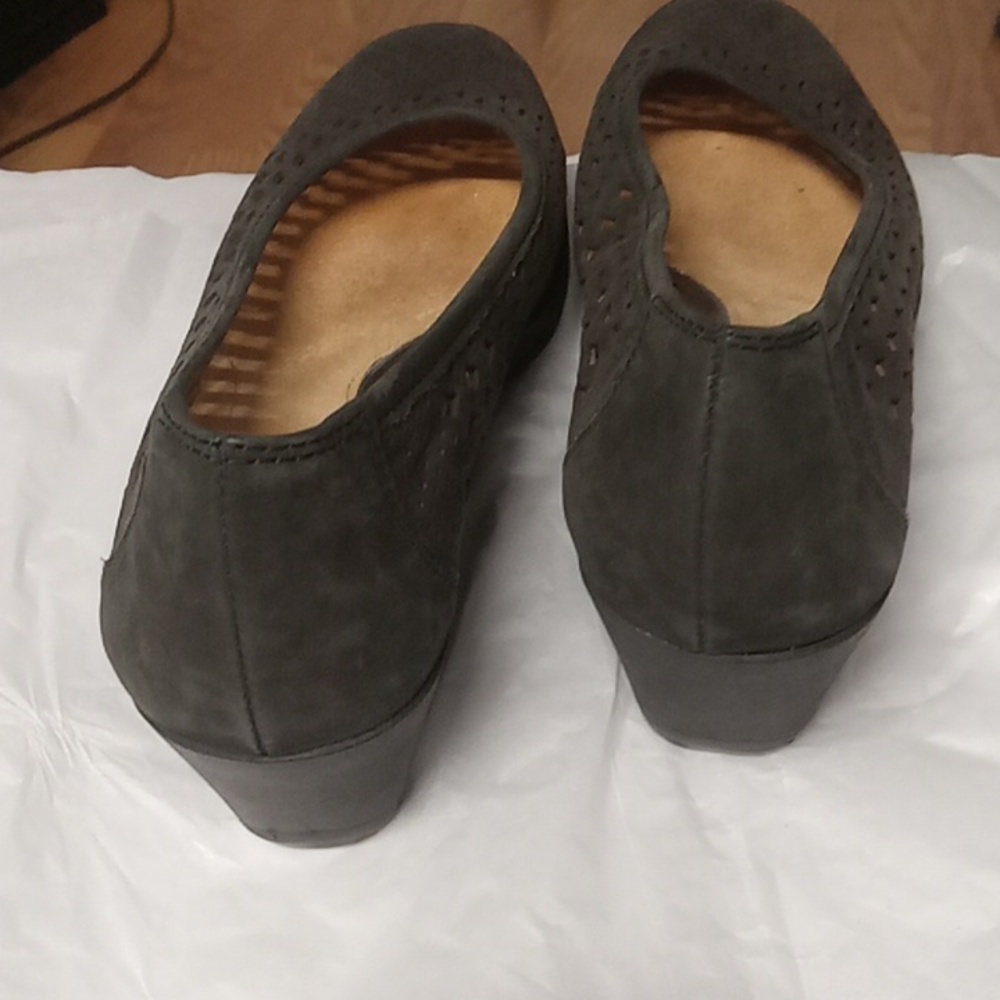 Naturalizer Black Wedges with Rounded Toe and Slip-On Style - Picture 5 of 6
